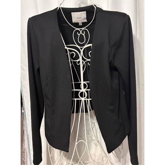 ICHI Jackets & Blazers - GREAT CONDITION ICHI Short Black Kate Blazer SIZE LARGE RETAILS $65